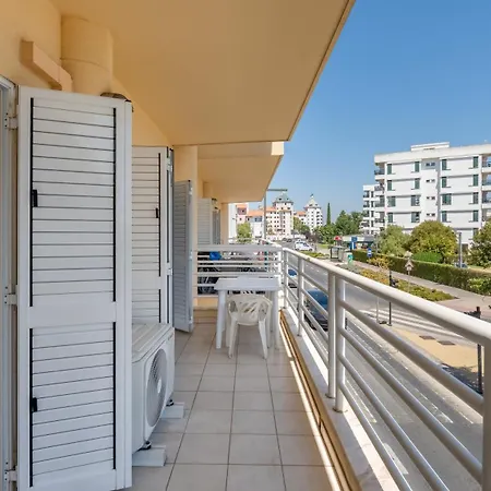 4Pax Vilamoura Flat With Pool & Garage By Lovelystay 아파트 쿼테이라